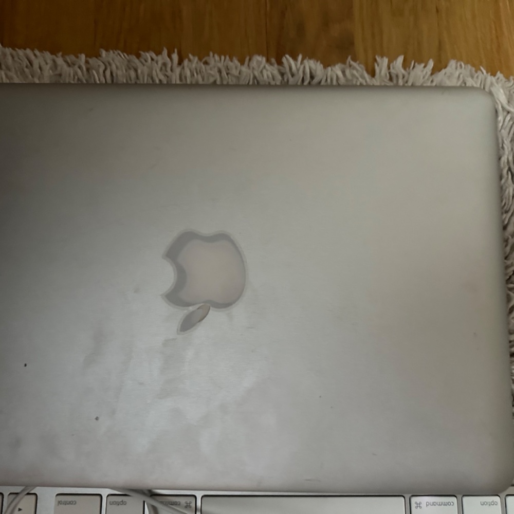 Mac Book Pro - Picture 4 of 6